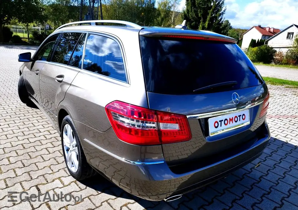 MERCEDES-BENZ Klasa E 200 CGI BlueEffICIENCY Avantgarde
