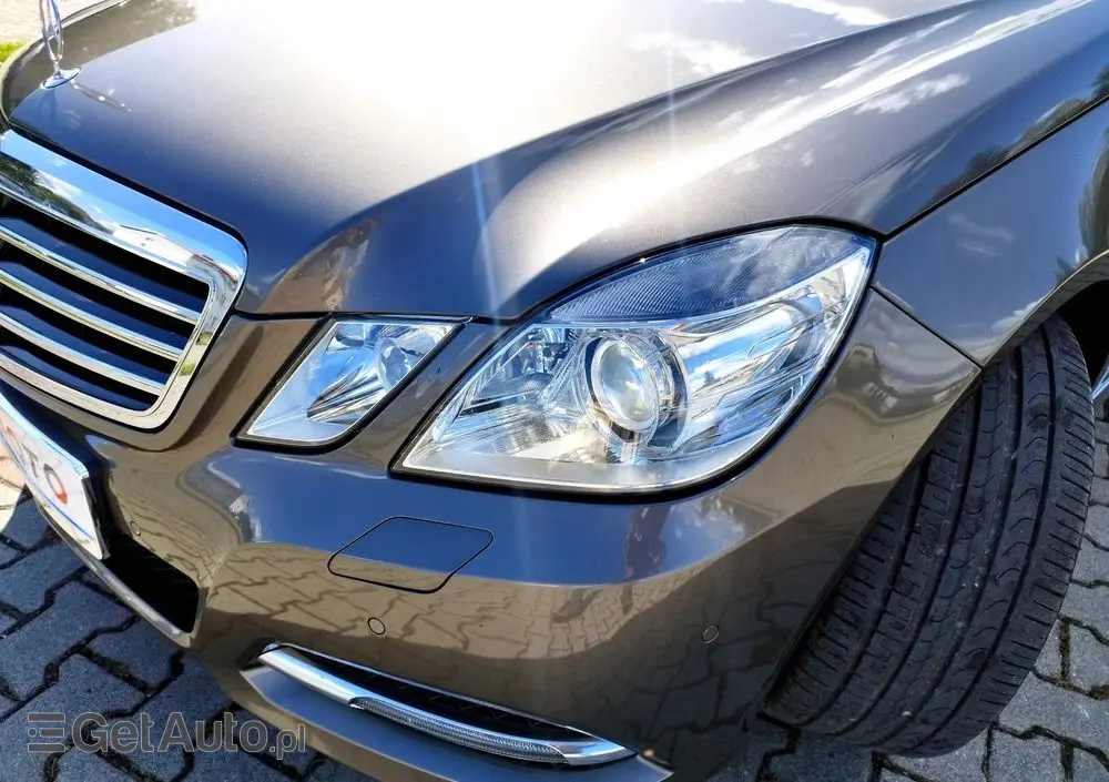 MERCEDES-BENZ Klasa E 200 CGI BlueEffICIENCY Avantgarde