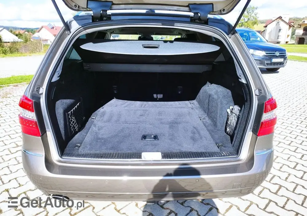 MERCEDES-BENZ Klasa E 200 CGI BlueEffICIENCY Avantgarde