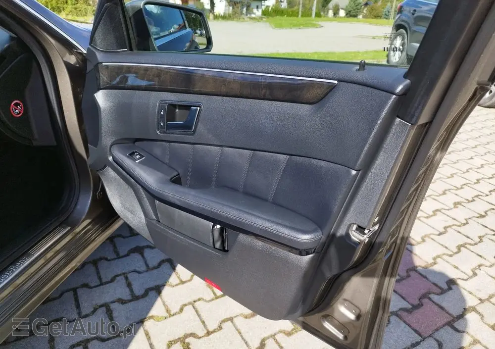 MERCEDES-BENZ Klasa E 200 CGI BlueEffICIENCY Avantgarde