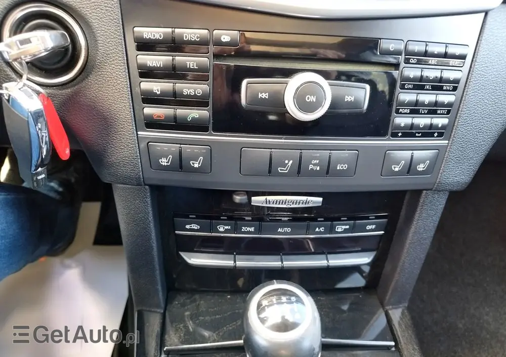 MERCEDES-BENZ Klasa E 200 CGI BlueEffICIENCY Avantgarde