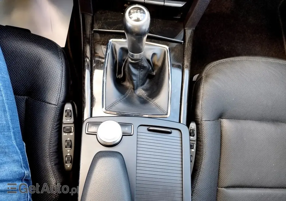 MERCEDES-BENZ Klasa E 200 CGI BlueEffICIENCY Avantgarde