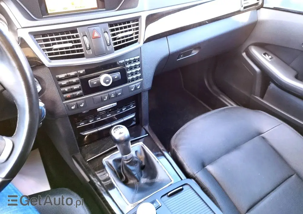 MERCEDES-BENZ Klasa E 200 CGI BlueEffICIENCY Avantgarde