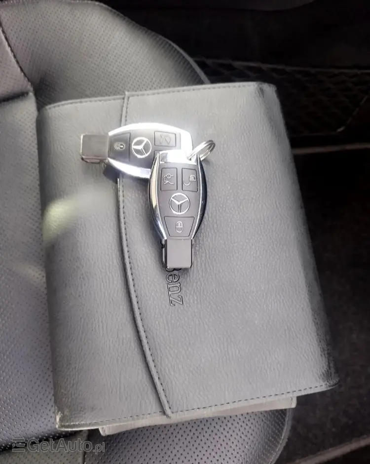 MERCEDES-BENZ Klasa E 200 CGI BlueEffICIENCY Avantgarde