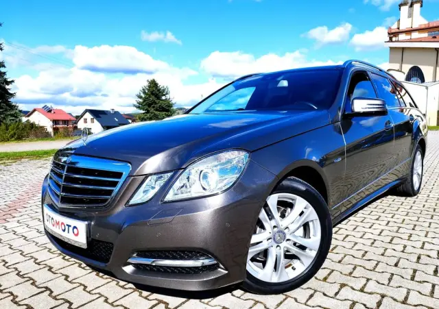 MERCEDES-BENZ Klasa E 200 CGI BlueEffICIENCY Avantgarde