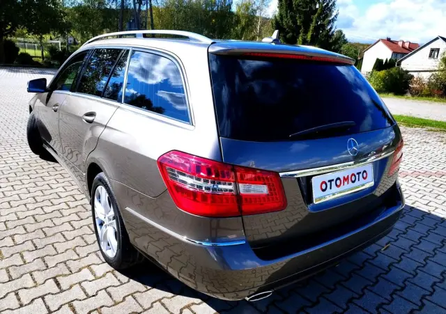 MERCEDES-BENZ Klasa E 200 CGI BlueEffICIENCY Avantgarde