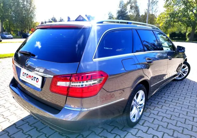 MERCEDES-BENZ Klasa E 200 CGI BlueEffICIENCY Avantgarde