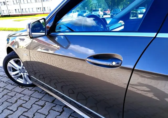 MERCEDES-BENZ Klasa E 200 CGI BlueEffICIENCY Avantgarde