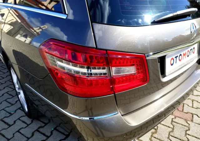 MERCEDES-BENZ Klasa E 200 CGI BlueEffICIENCY Avantgarde