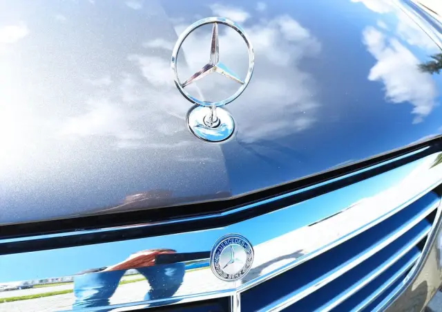 MERCEDES-BENZ Klasa E 200 CGI BlueEffICIENCY Avantgarde