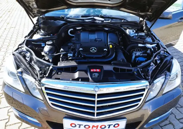 MERCEDES-BENZ Klasa E 200 CGI BlueEffICIENCY Avantgarde