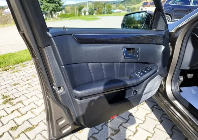 MERCEDES-BENZ Klasa E 200 CGI BlueEffICIENCY Avantgarde