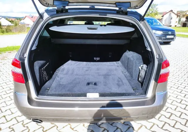 MERCEDES-BENZ Klasa E 200 CGI BlueEffICIENCY Avantgarde