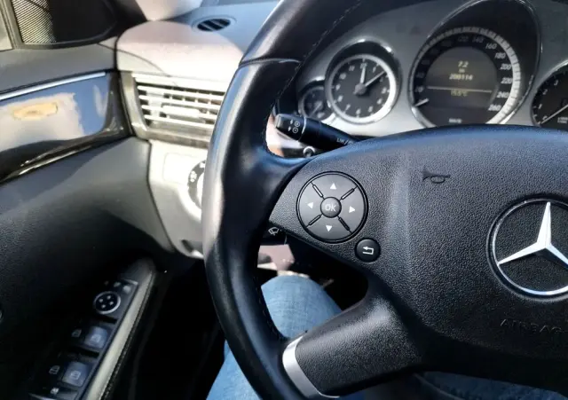 MERCEDES-BENZ Klasa E 200 CGI BlueEffICIENCY Avantgarde