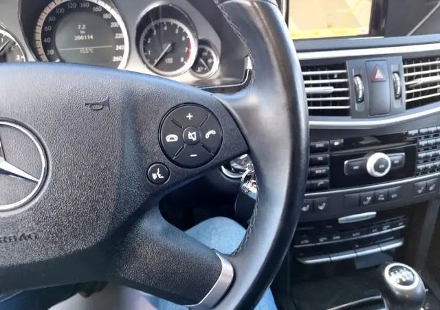 MERCEDES-BENZ Klasa E 200 CGI BlueEffICIENCY Avantgarde