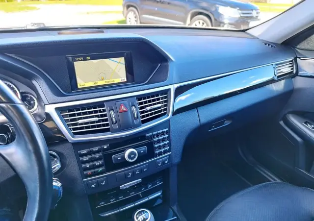 MERCEDES-BENZ Klasa E 200 CGI BlueEffICIENCY Avantgarde