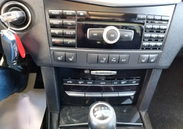 MERCEDES-BENZ Klasa E 200 CGI BlueEffICIENCY Avantgarde