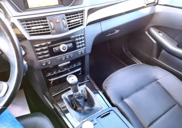 MERCEDES-BENZ Klasa E 200 CGI BlueEffICIENCY Avantgarde