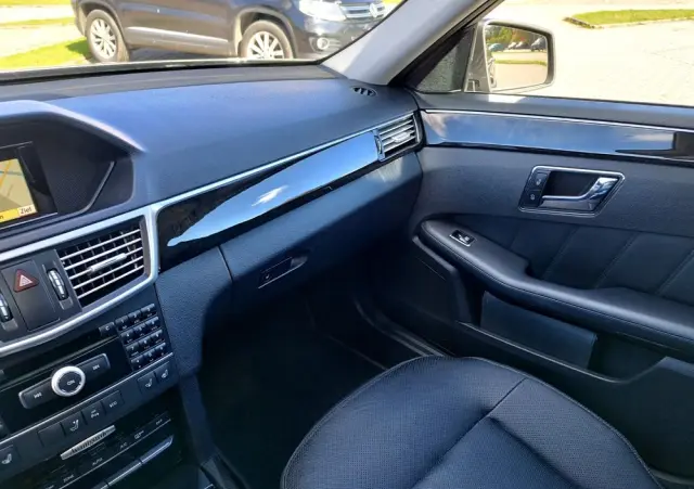 MERCEDES-BENZ Klasa E 200 CGI BlueEffICIENCY Avantgarde