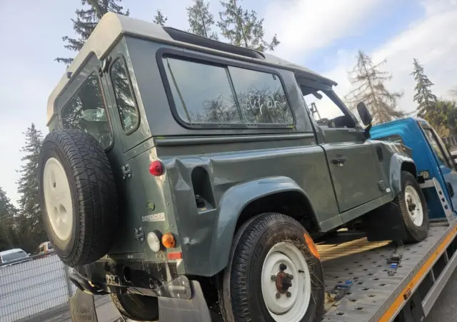 LAND ROVER Defender 90 Edition