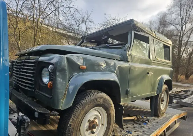 LAND ROVER Defender 90 Edition