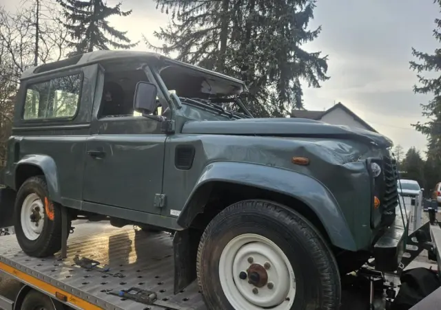 LAND ROVER Defender 90 Edition