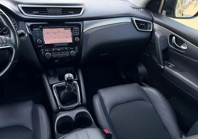 NISSAN Qashqai 1.3 DIG-T Tekna