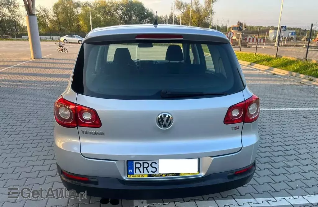 VOLKSWAGEN Tiguan 