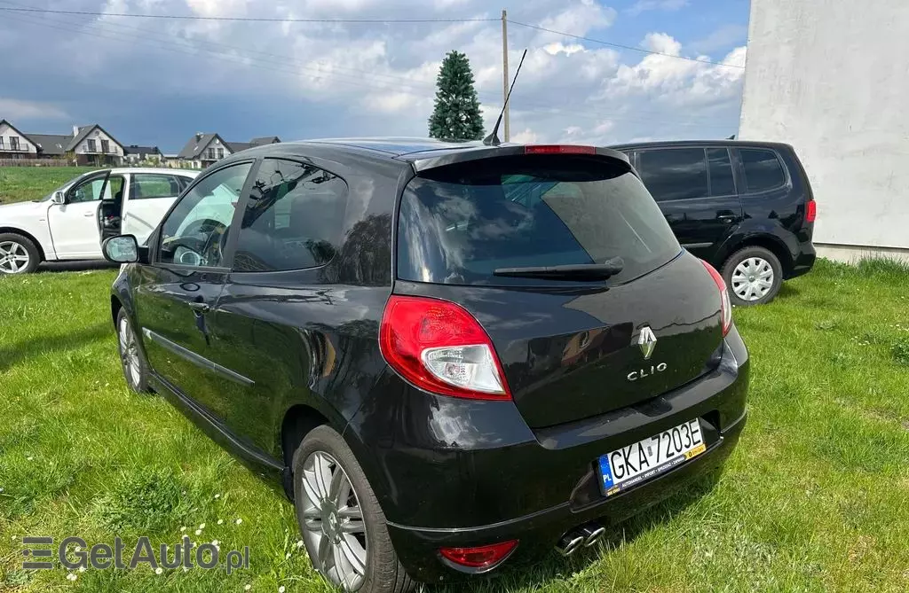 RENAULT Clio 