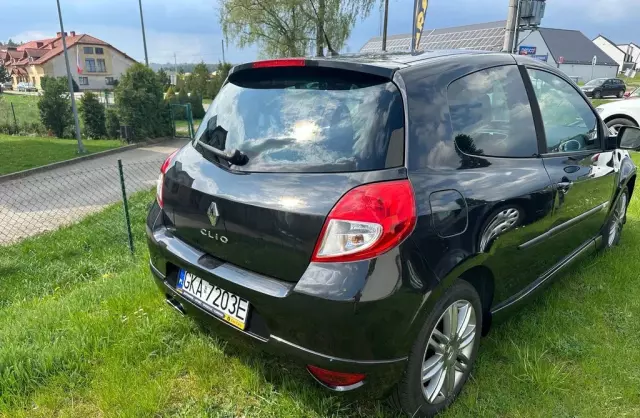 RENAULT Clio 