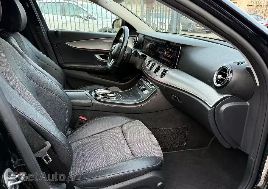 MERCEDES-BENZ Klasa E 200 d T 9G-TRONIC AMG Line