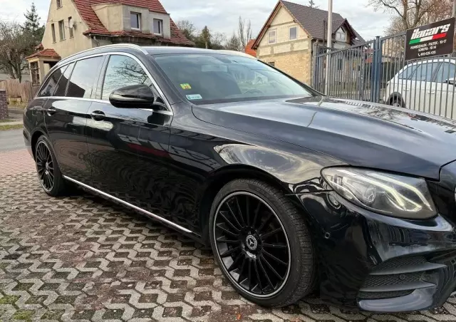 MERCEDES-BENZ Klasa E 200 d T 9G-TRONIC AMG Line