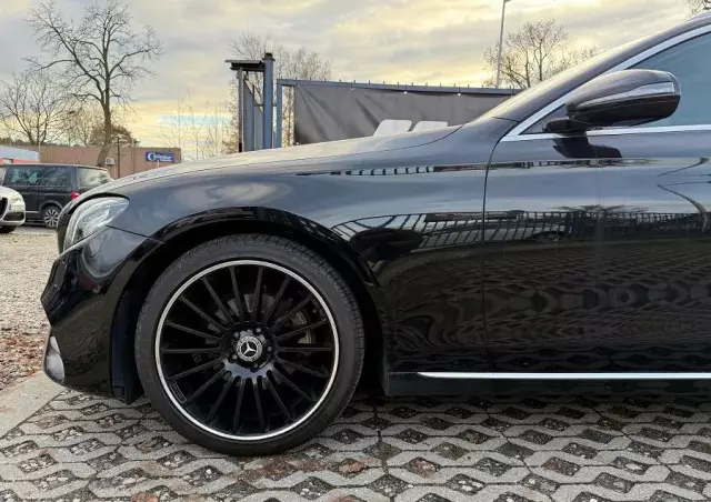 MERCEDES-BENZ Klasa E 200 d T 9G-TRONIC AMG Line