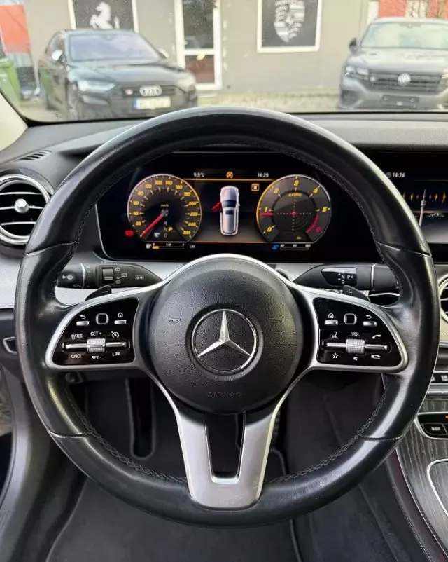 MERCEDES-BENZ Klasa E 200 d T 9G-TRONIC AMG Line