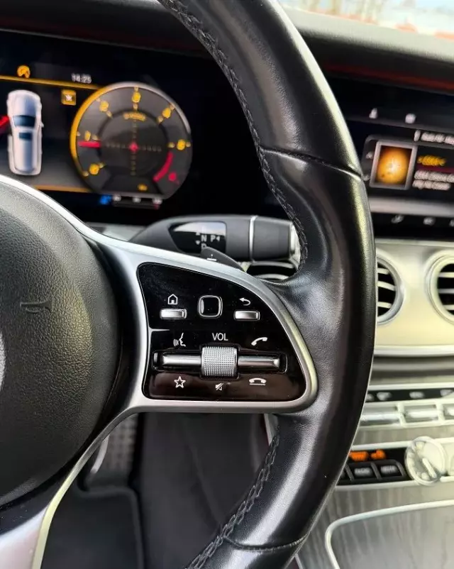 MERCEDES-BENZ Klasa E 200 d T 9G-TRONIC AMG Line