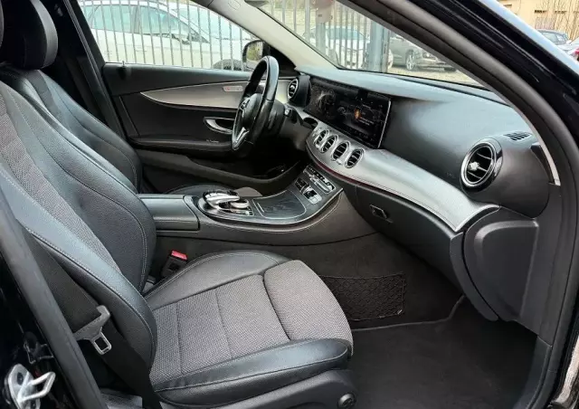 MERCEDES-BENZ Klasa E 200 d T 9G-TRONIC AMG Line