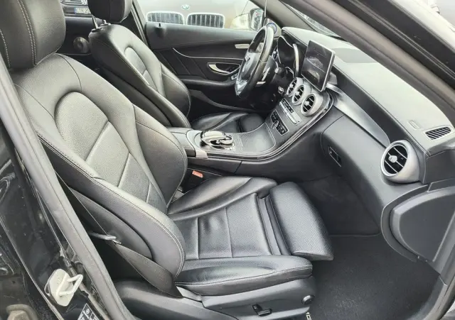 MERCEDES-BENZ Klasa C 250 (BlueTEC) d 7G-TRONIC AMG Line