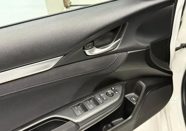 HONDA Civic 1.5 i-VTEC Turbo CVT Prestige