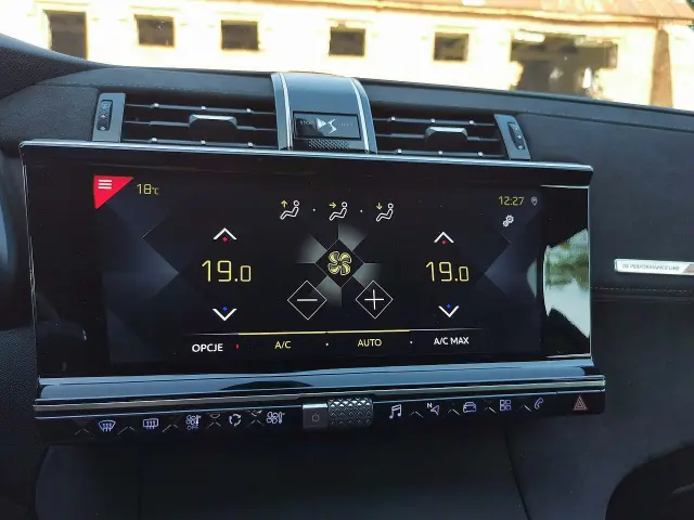 DS. AUTOMOBILES DS7 Crossback Grand Chic EAT