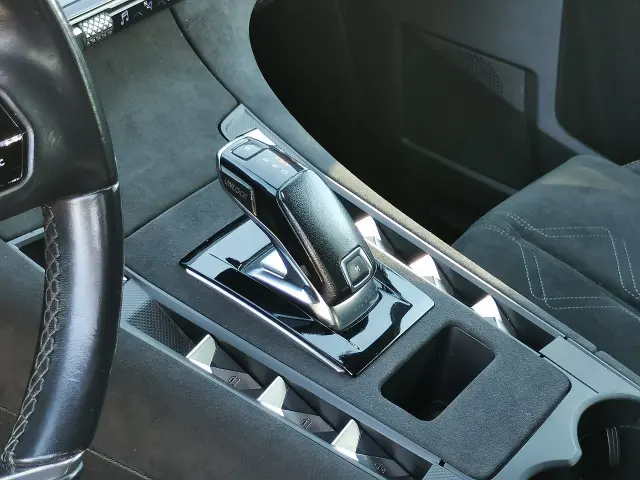 DS. AUTOMOBILES DS7 Crossback Grand Chic EAT