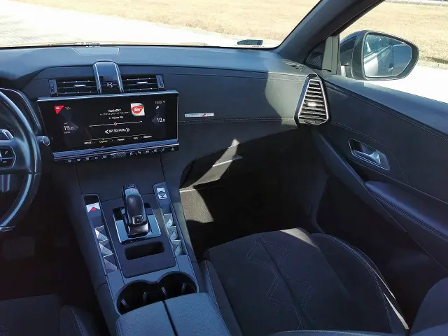 DS. AUTOMOBILES DS7 Crossback Grand Chic EAT