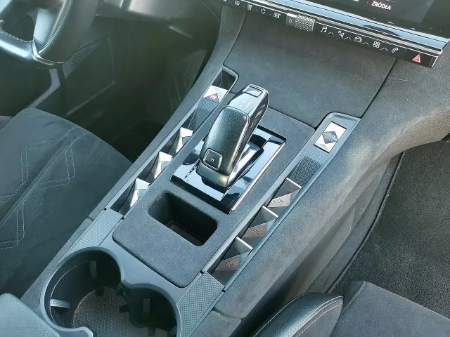 DS. AUTOMOBILES DS7 Crossback Grand Chic EAT