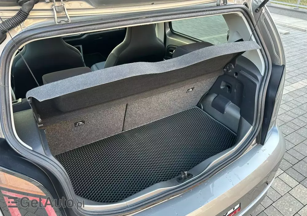 VOLKSWAGEN Up! 1.0 Black Style