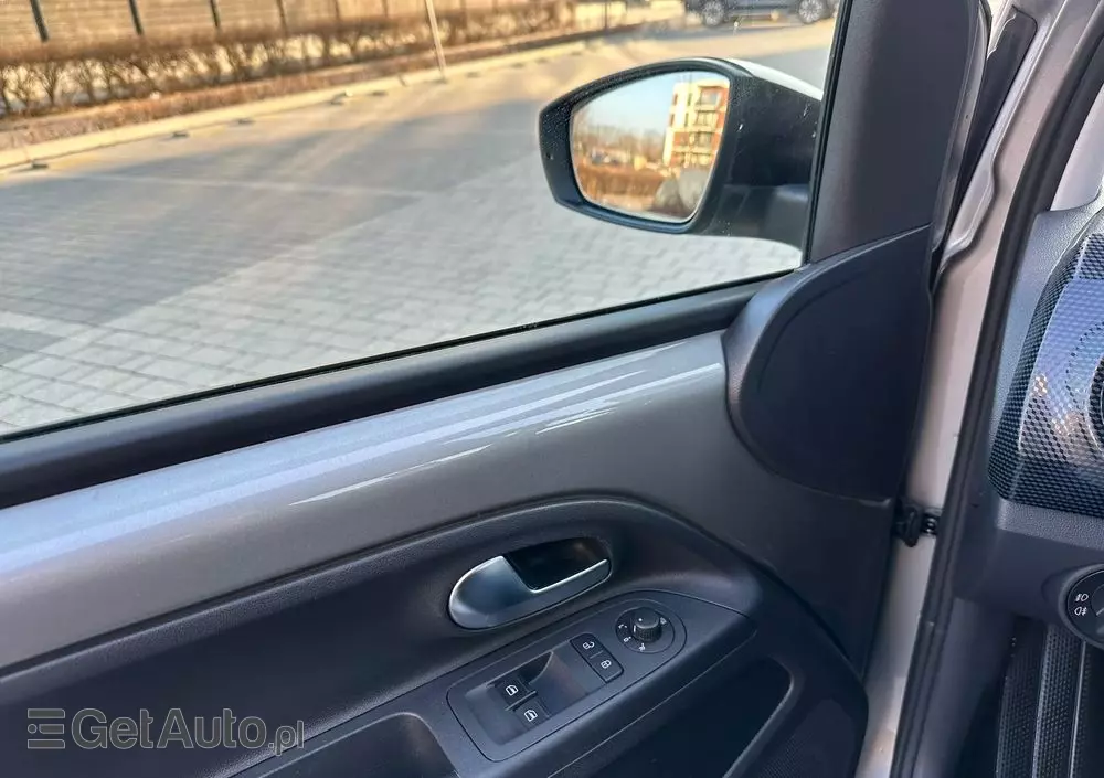 VOLKSWAGEN Up! 1.0 Black Style