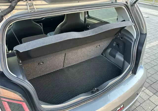 VOLKSWAGEN Up! 1.0 Black Style