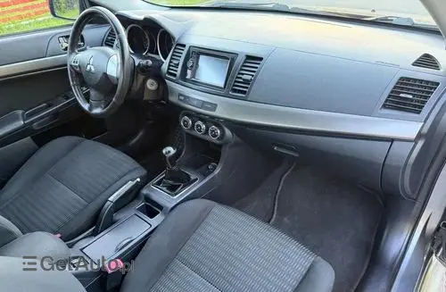 MITSUBISHI Lancer 