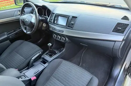 MITSUBISHI Lancer 