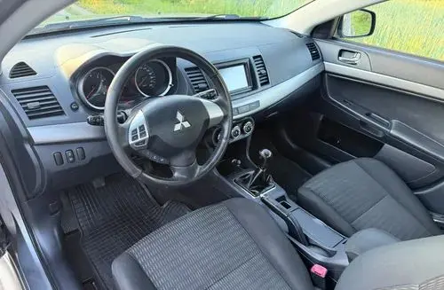 MITSUBISHI Lancer 