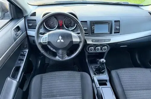 MITSUBISHI Lancer 