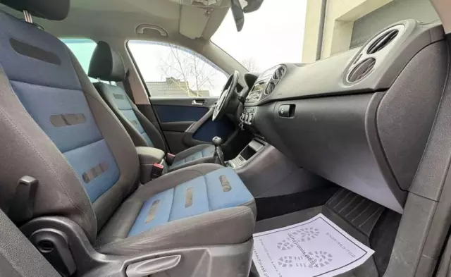 VOLKSWAGEN Tiguan 